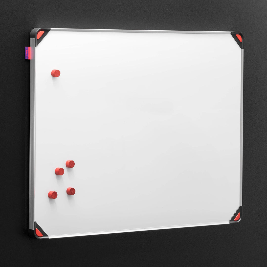 MemoBe Whiteboard mit schwarz-roten Ecken und Magneten